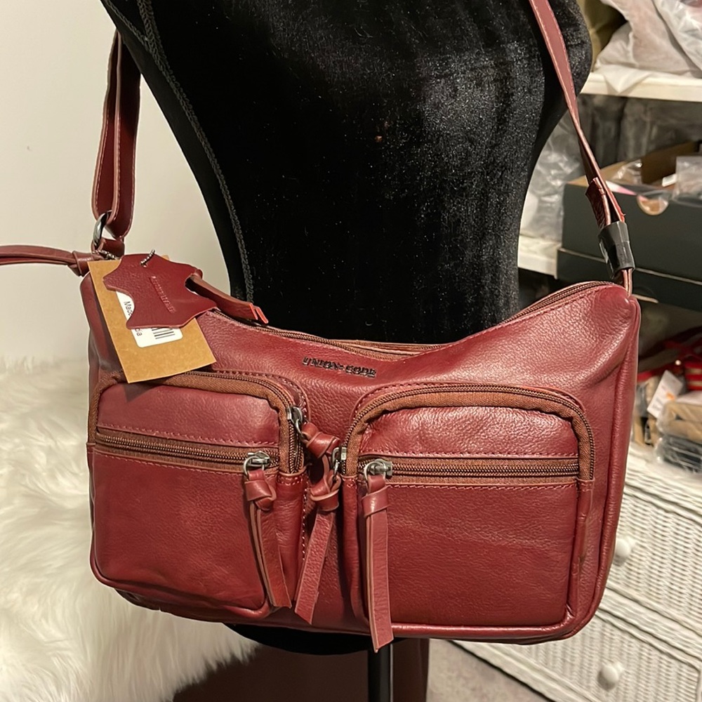 UNION CODE GENUINE LEATHER SLING BAG💕